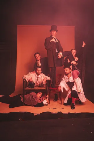 Hard Times, Zirkusfamilie