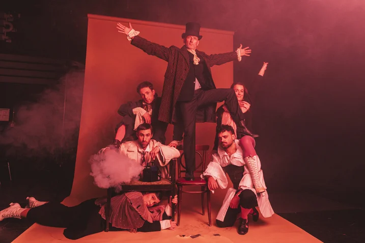 Hard Times, Zirkusfamilie