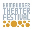 Logo des Hamburger Theater Festivals mit Text in blauer Schrift und goldenen, kreisförmigen Elementen darunter.