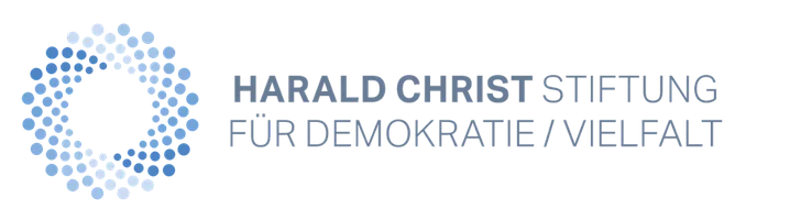 Logo von Mediacorp Studios mit blauer grafischer Spirale und grauem Text. Der Hintergrund ist transparent.